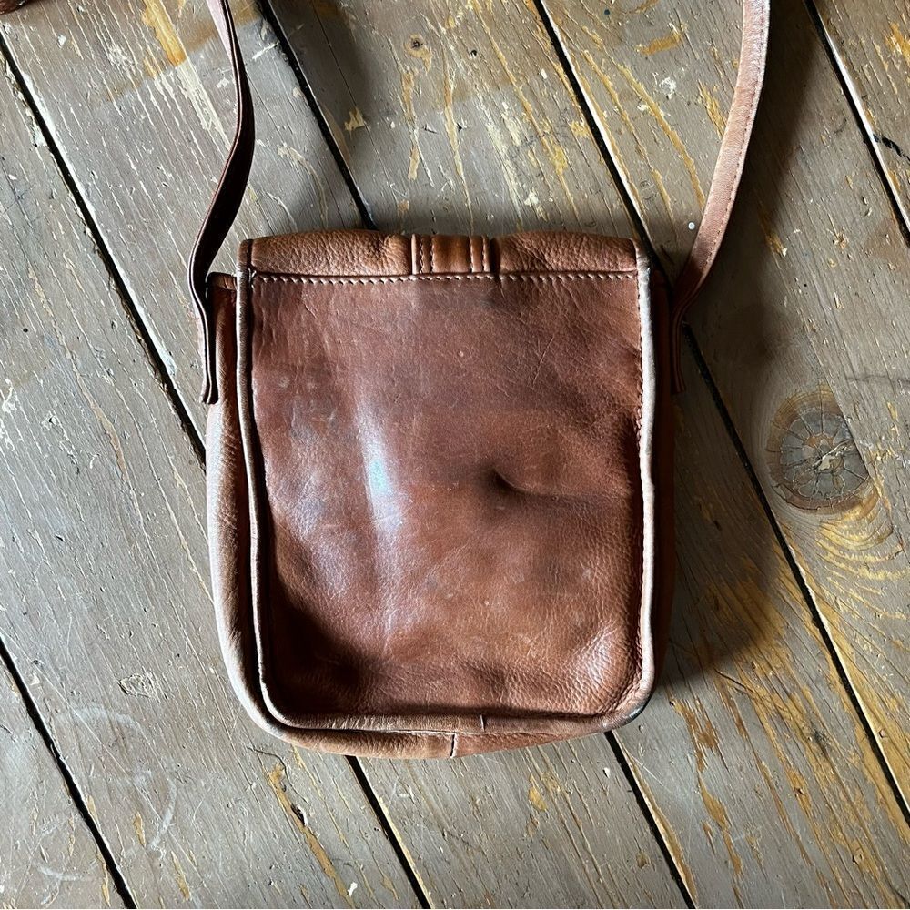 Kenneth Cole Small Leather Crossbody Bag - Picture 3 of 5
